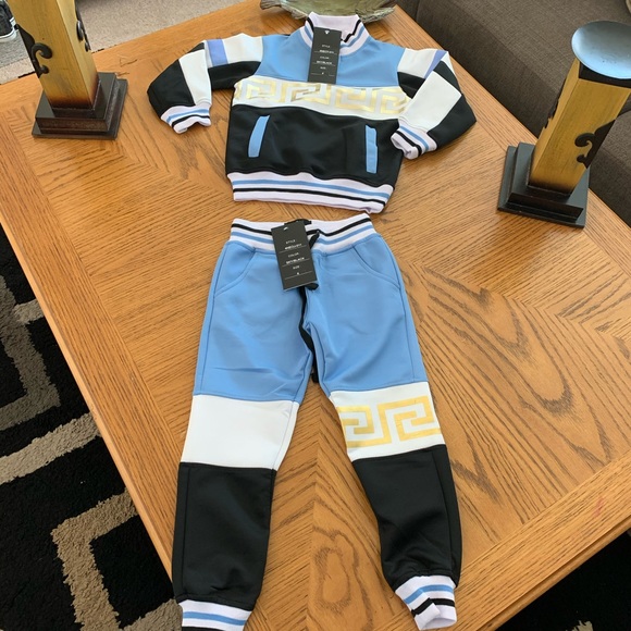 Boy’s 2pc Jogger Set Sizes 4 & 5 - Picture 2 of 16